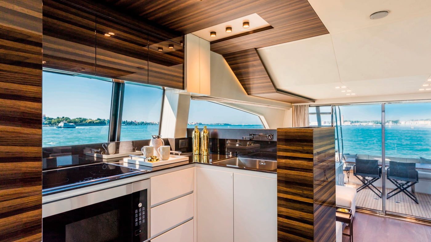 Ferretti Yachts 670 — interna 3