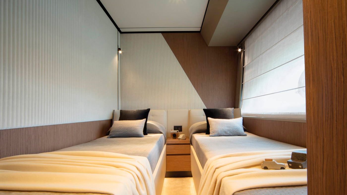 Ferretti Yachts 720 — interna 10