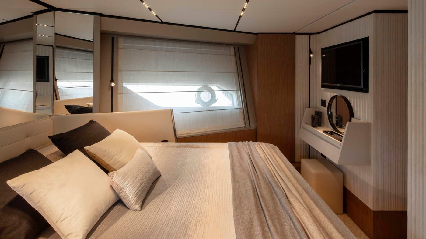 Ferretti Yachts 720 — interna 6