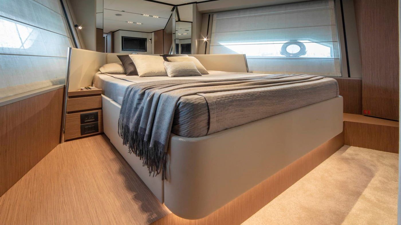 Ferretti Yachts 720 — interna 8