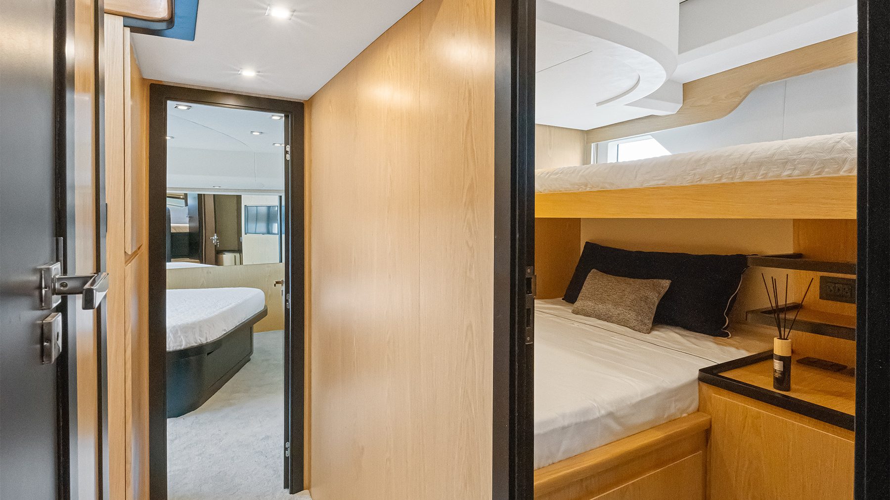 Okean 52 — interna 10