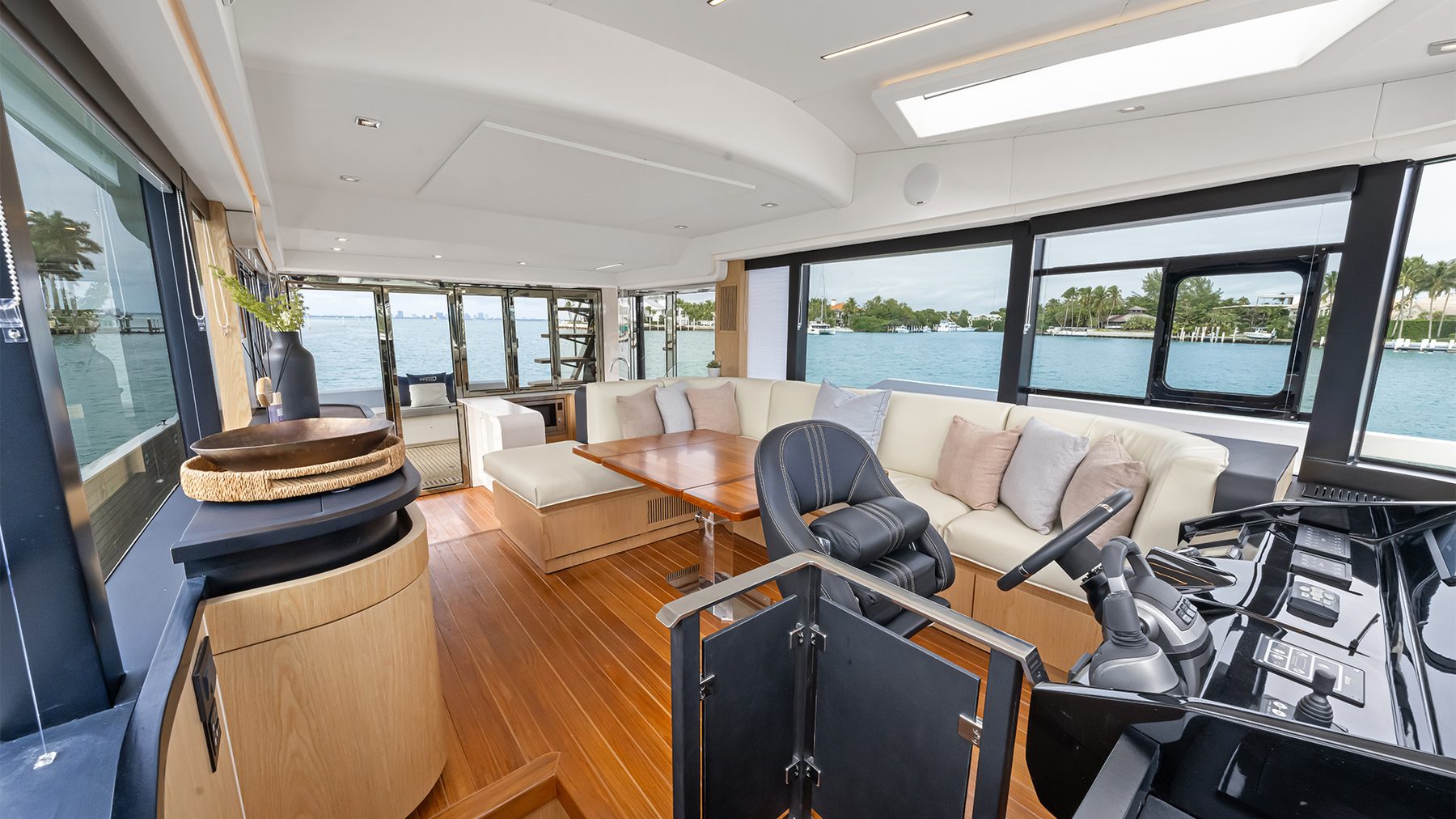 Okean 52 — interna 5