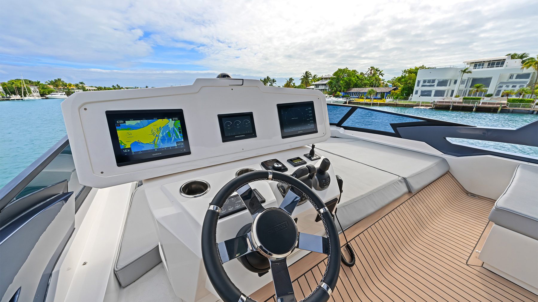 Okean 52 — interna 8