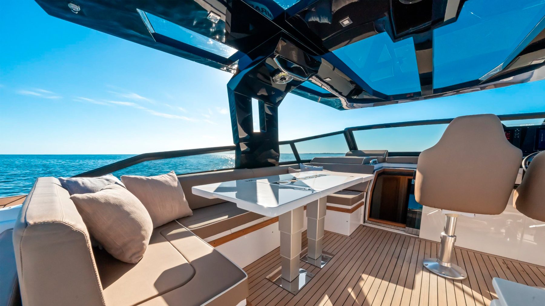 Okean 57 — externa 10