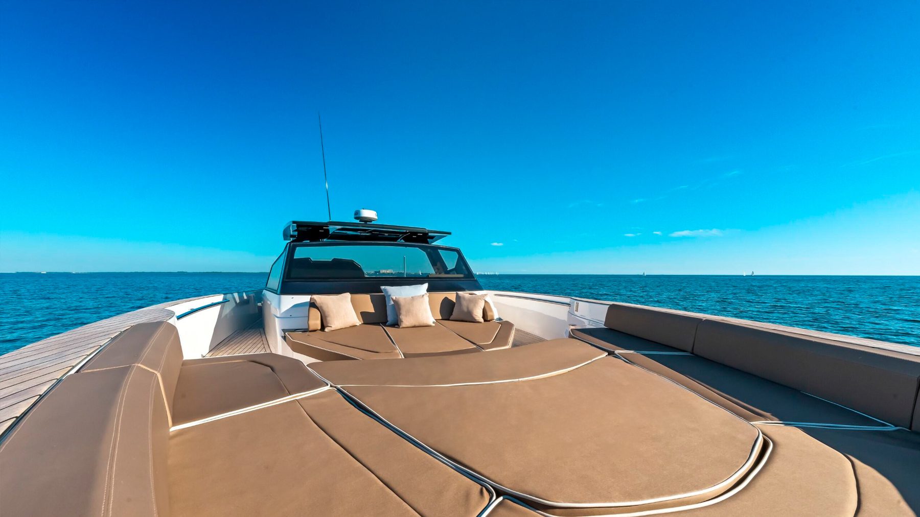Okean 57 — externa 14