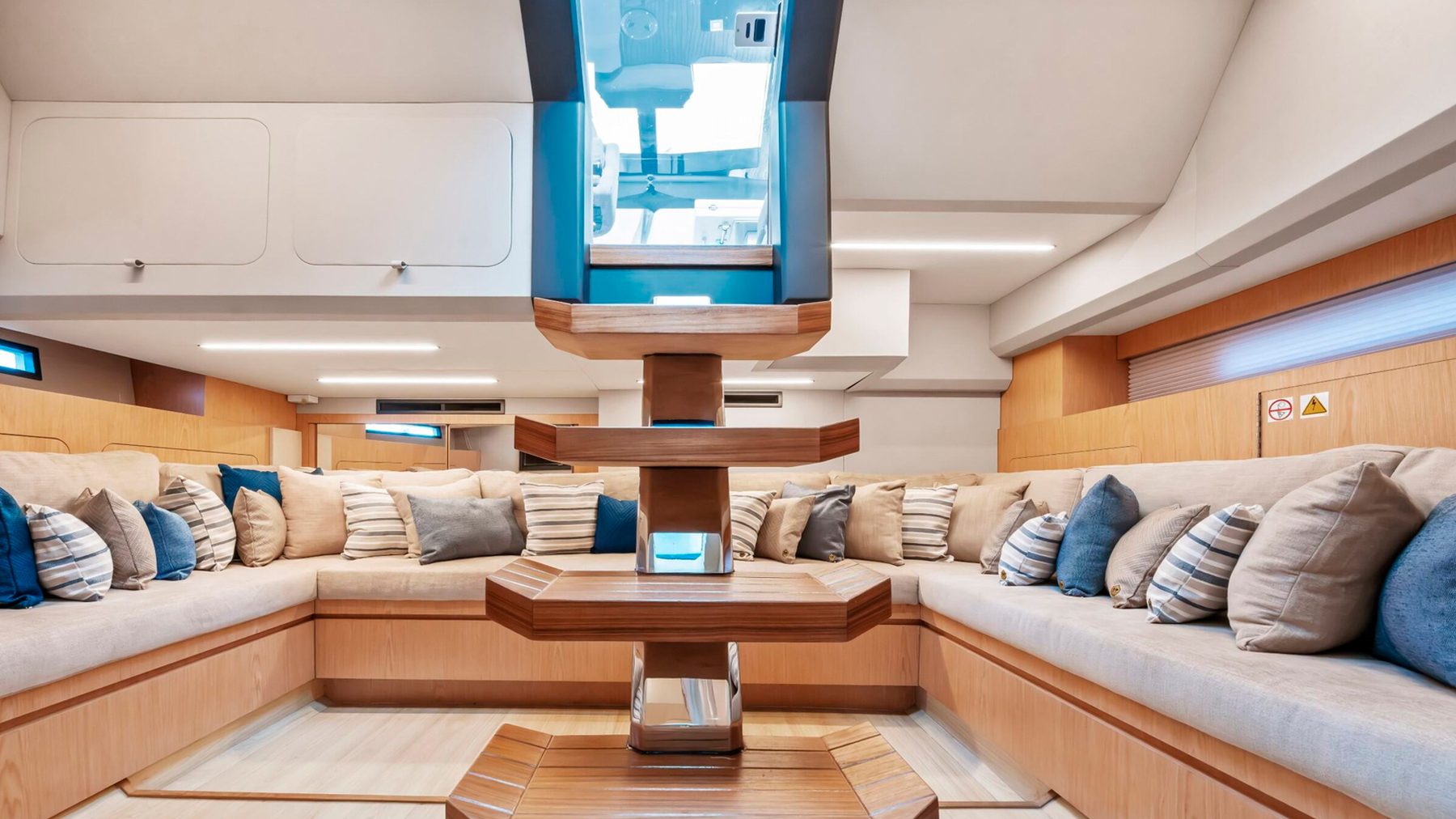 Okean 57 — interna 1
